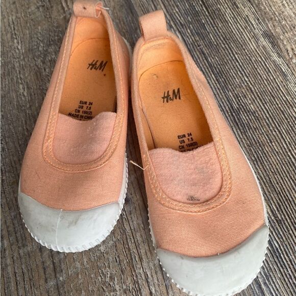 H&M peach toddler girl slip ons #10 - Picture 1 of 4